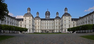 1024px-Bensberg_Castle_front_side_06-2012.jpg