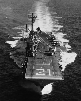 USS_Hornet_(CVS-12)_underway_at_sea_on_9_August_1968_(USN_1116887).jpg (9.89 MiB) 2608-mal betrachtet USS_Hornet_(CVS-12)_underway_at_sea_on_9_August_1968_(USN_1116887).jpg