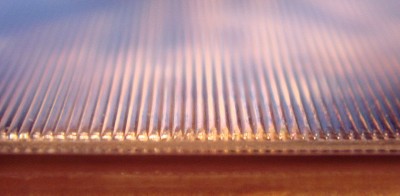 1280px-Close_up_of_the_surface_of_a_lenticular_print.jpg