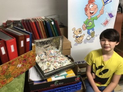 Jonas Vester im Briefmarkenzimmer - Kopie (Handy).jpg (49.91 KiB) 1136-mal betrachtet Jonas Vester im Briefmarkenzimmer - Kopie (Handy).jpg